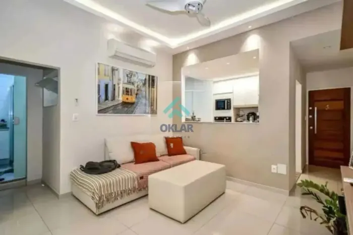 Charme e Conforto: Apartamento de 2 Quartos com Suíte no Edifício Del Palmar, Botafogo