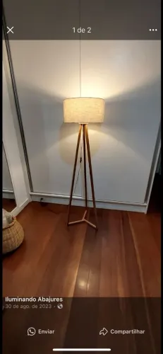 Luminária de chão tripé com cúpula