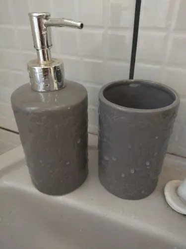 Kit de banheiro - Dispensador de sabonete e porta escova de dente