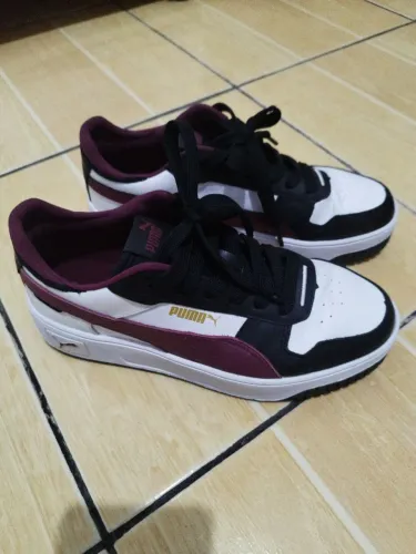 Tênis Puma Court Classic Preto e Bordô