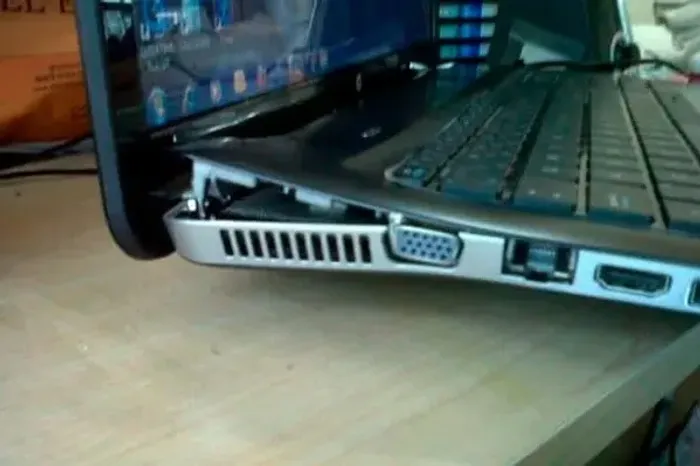 Reparo em Dobradiça de Notebooks