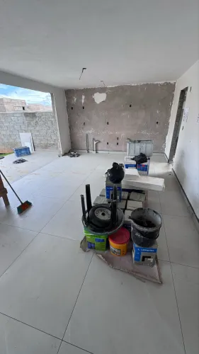 Pedreiro de acabamento ou azulejista