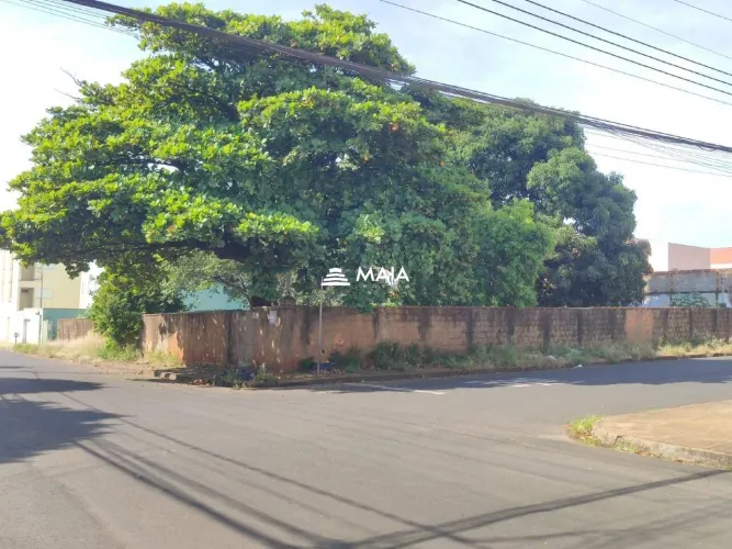 Terreno à venda no bairro Santa Maria