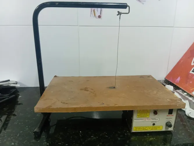 Máquina de corta isopor