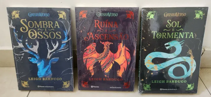 Kit livros Sombra e Ossos/Ruína e ascensão/ Sol e Tormenta - LACRADO