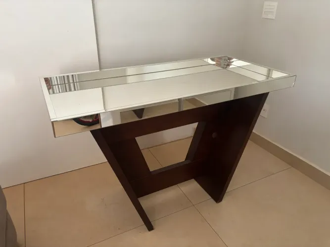 Aparador espelhado 1,30x0,61x0,84