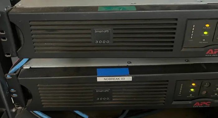 2 No-break Apc de rack 3000