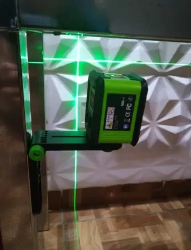 Nível a laser Hilda com suporte magnético