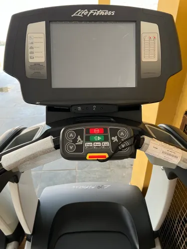 Esteira life fitness 95T