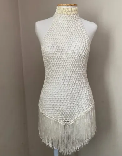 Vestido de crochê com franjas