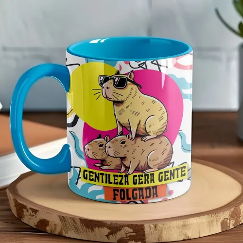 Caneca decorativa com capivaras e frase engraçada