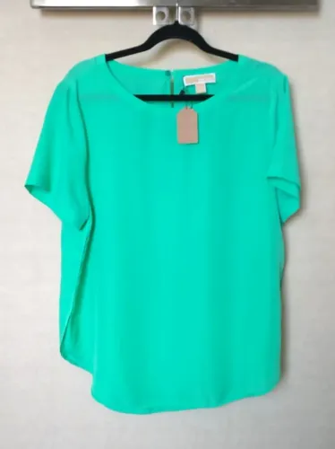 Blusa em poliéster marca Michael Kors (EUA), verde. Tamanho XL (EUA) ou GG (Brasil).