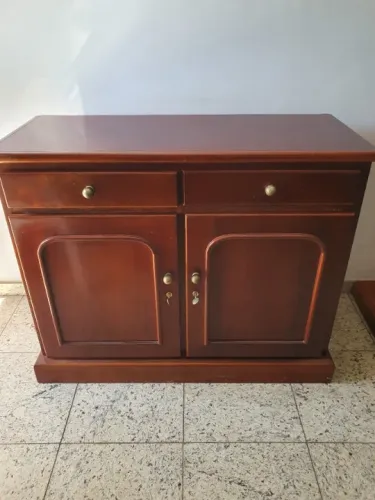Móvel com gavetas