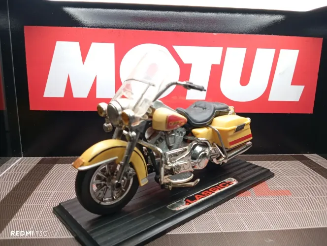 Harley-Davidson Road King Classic 2000 - Die Cast Metal - escala 1/13