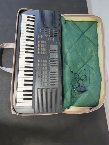 Teclado Yamaha PortaSound PSS-560