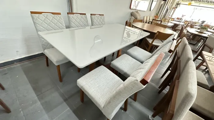 Mesa toda de madeira pronta entrega