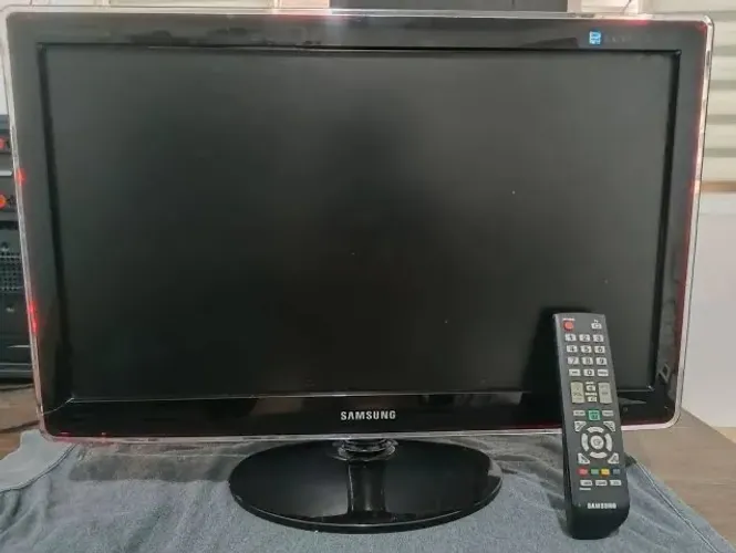Tv Monitor SAMSUNG 24 polegadas.