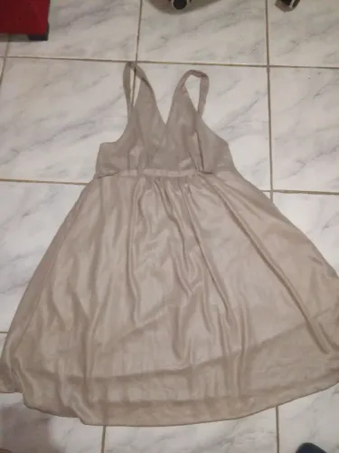 Vestido bege elegante