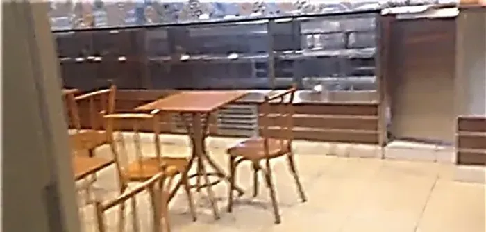 BALCAO EXPOSITOR: NATURAL,QUENTE E FRIO e BANCADA FRIA COM 3 DIVISÕES, PORTA E NICHO CAIXA