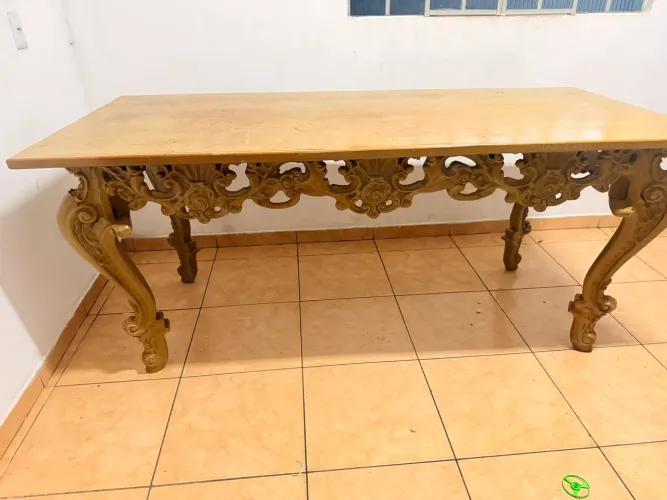 Mesa de jantar ou decorativa para festa cabe 6 cadeiras ,