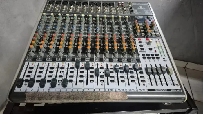 Mesa de som behringer x2442usb + equalizador fbq pro 64 bandas
