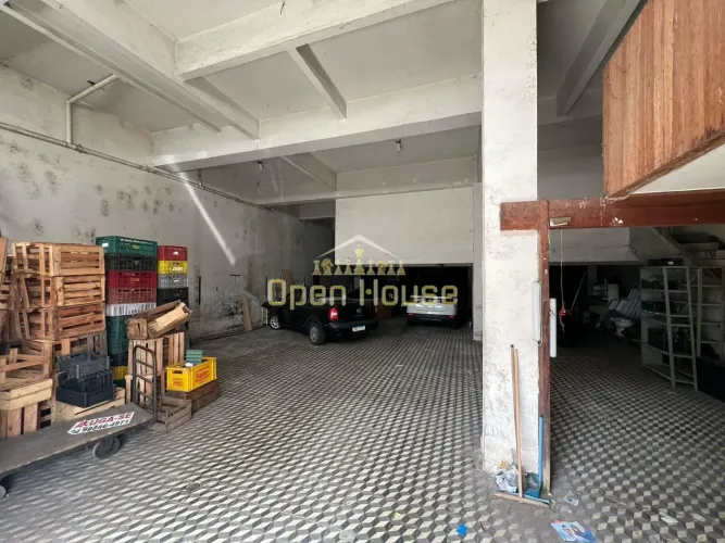 Loja Comercial de 800m² no Centro de Barra Mansa: Oportunidade Única para Seu Negócio e In