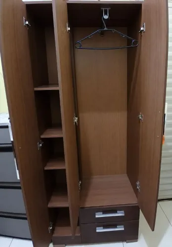 R$100,00 Guarda roupa 3 portas