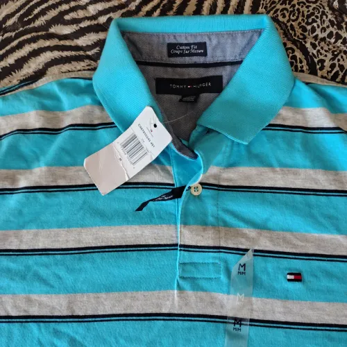 Camisa marca Tommy Hilfiger, nova, original, tamanho médio, importada.