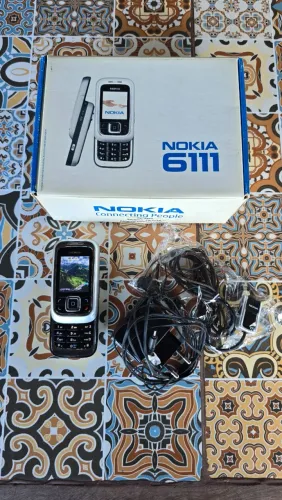 Nokia 6111 Black na caixa com acessórios operadora claro