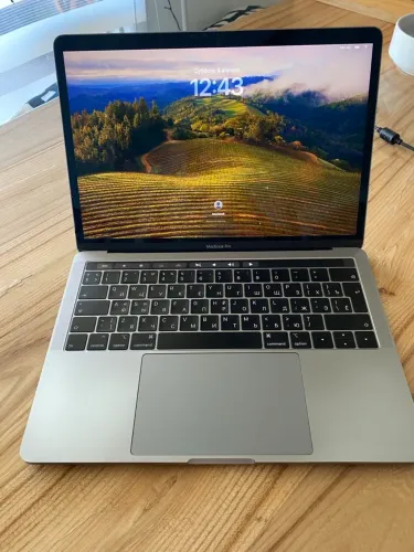 MacBook Pro 13? 2018 Touch Bar i5 / 8GB / 256GB