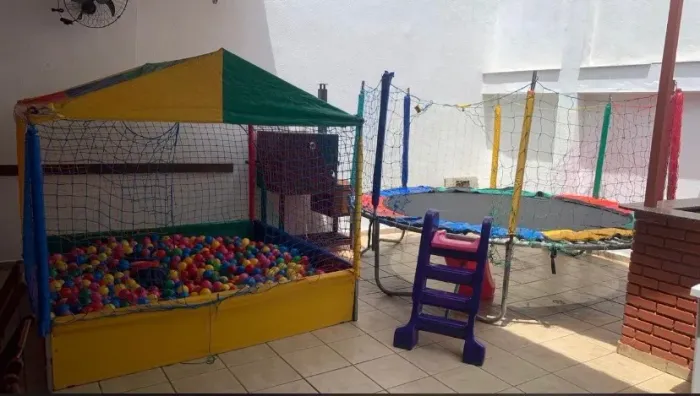 Pula Pula / Cama Elástica 3.05m - Piscina de Bolinha 2x2
