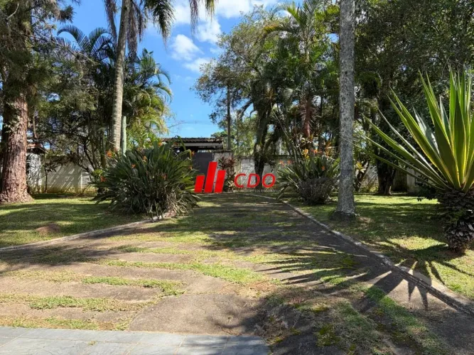 Chácara em Itapecerica da Serra-SP, Bairro Mombaça-5 dormitórios 3 Salas,5 Banheiros,2 cas
