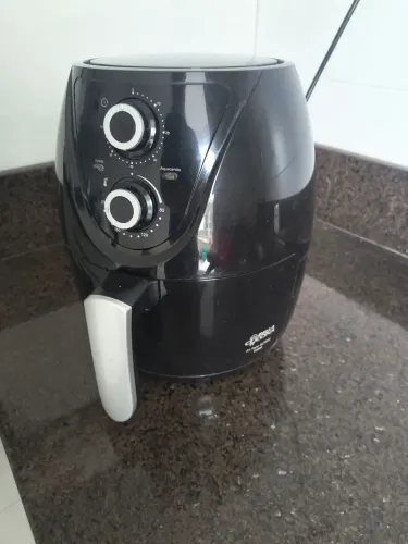 Air fryer em ótimo estado