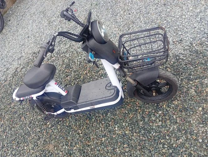 Escooter elétrica 350w cemi nova 