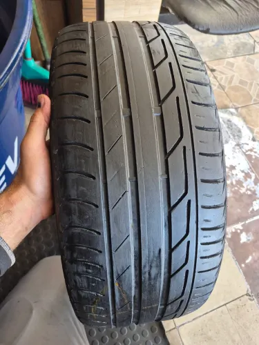 Um pneu 225/45/17 Bridgestone todo em ordem (170 em 2× no ct