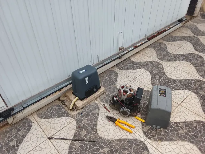 Manutenção de portão eletrônico
