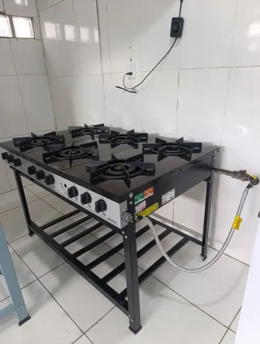 Fogão Industrial Novo - 06 bocas 40/40 Marca Venâncio / Linha Bravo - Gás