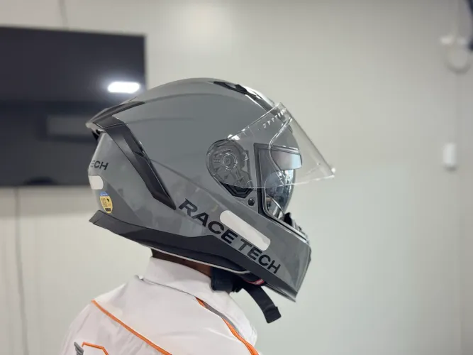 RACE TECH volt com óculos interno e intercomunicador