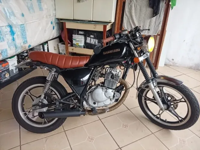 VENDE-SE INTRUDER 125 2015 CUSTOMIZADA SEM CORTES EXTREMAMENTE REVISADA, IMPECÁVEL