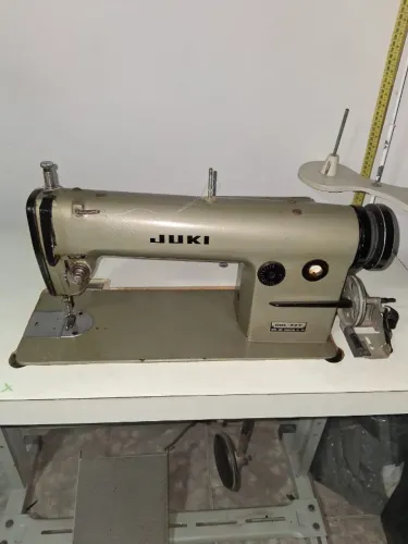 MAQUINA DE COSTURA RETA