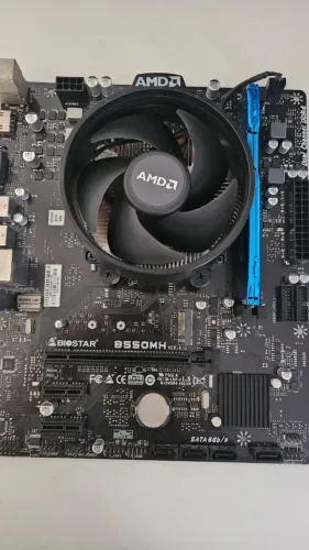 Kit Gamer Ryzen 5 5600 + B550M + 16Gb Ramv 2x8Gb (Seminovo 3 meses de garantia)