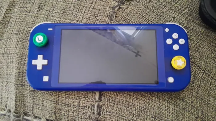 Vendo switch lite.  Aceito proposta