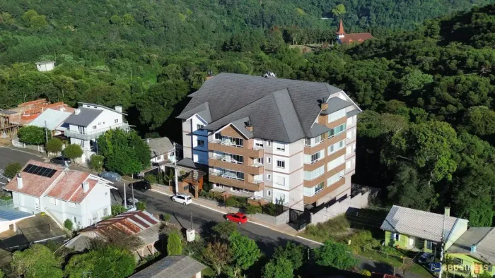 Apartamento à venda com 2 dormitórios, sendo 1 suíte, 2 vagas, Centro, Nova Petrópolis, RS