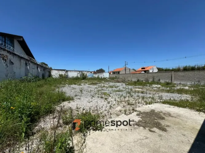 Terreno comercial de esquina para locação no Uberaba