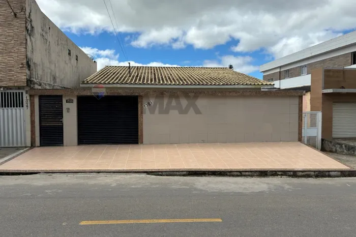 Casa Ampla com 4 quartos para alugar. Bairro São José - Garanhuns