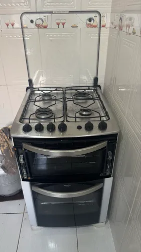 VENDO FOGÃO , semi novo - Tudo funcionando , só 1 porta do porto estar quebrada
