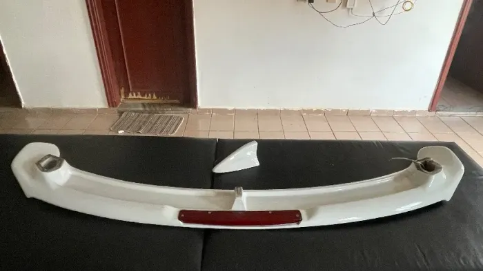 Aerofólio do Honda Civic e vai uma antena tubarão de brinde!