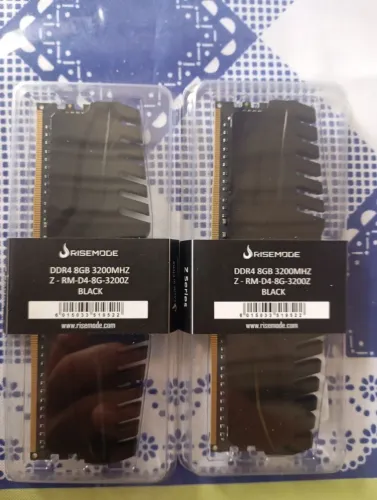 2 pentes de memória ram ddr4 rise mode 8gb 3200mhz CL19 lacrado e novo.