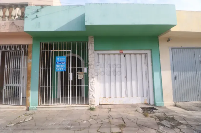 Casa com 2 Dormitórios, Garagem e Pátio Amplo no Bairro Areal: Seu Novo Lar Está Aqui!