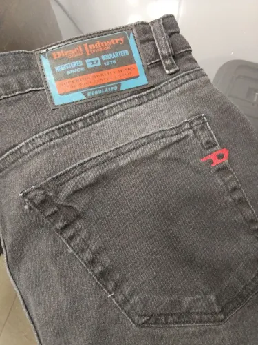 Calça Jeans Diesel masculina cor preta 42